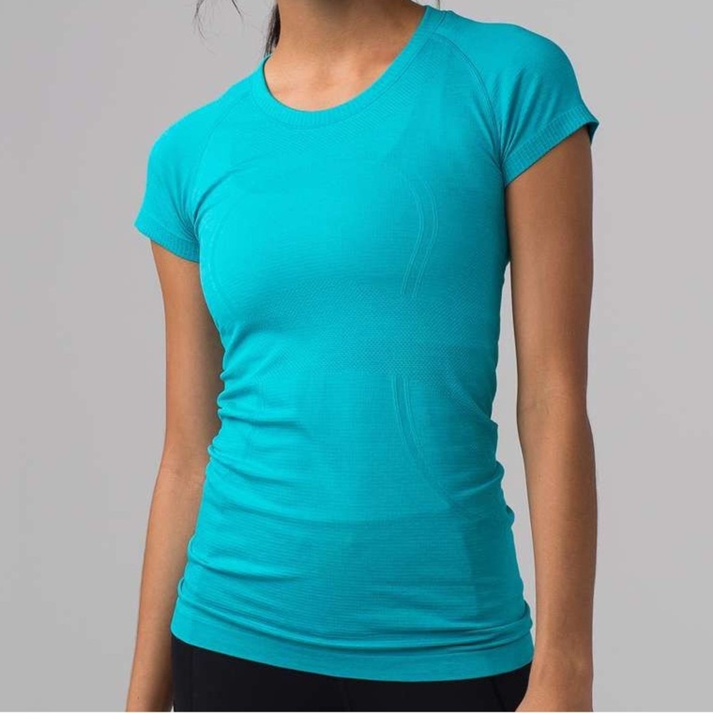 Lululemon- Short Sleeve Swiftly Tech Shirt 2.0- Size 4-Blue